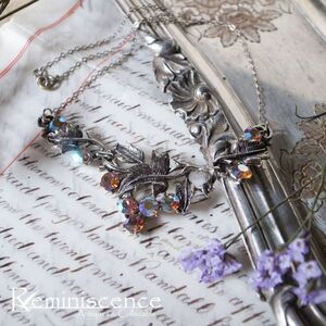 【虹色に輝く木の実を愛でる】ヴィンテージ イギリス ネックレス ラインストーン リーフ 葉 43cm◆◆Vintage Leaf Motief Necklace◆