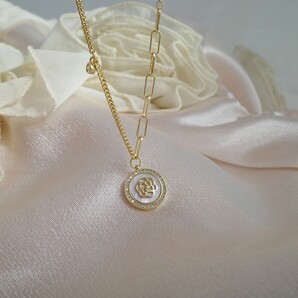 コインプレートネックレス ゴールド 薔薇 凹凸模様 可愛い 韓国ファッション 上品