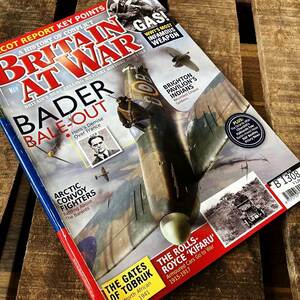 B1308「BRITAIN AT WAR」ブリテンアットウォー 戦争 軍事　軍用車　古本　雑誌 ヴィンテージ 旧車 ビンテージ 自動車