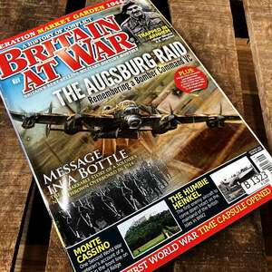 B1323「BRITAIN AT WAR」ブリテンアットウォー 戦争 軍事　軍用車　古本　雑誌 ヴィンテージ 旧車 ビンテージ 自動車