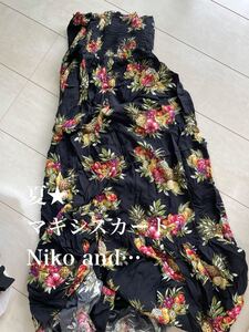 Niko and… ニコアンド マキシ フルーツ柄 夏服 黒スカート