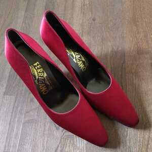  unused goods Ferragamo Ferragamo pumps size 5 1/2