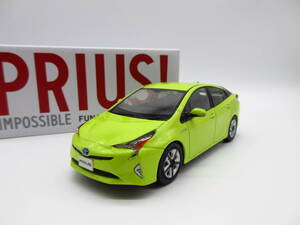 1/30 トヨタ 4代目プリウス 前期 PRIUS 非売品 カラーサンプル ミニカー　サーモテクトライムグリーン