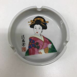 27840-62 0531Y 女性　着物　灰皿　詳細不明