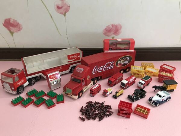 送料無料　コカコーラ トレーラートラック ミニカー フィギュア セット　トミカ　JOHNNNYLIGHTNING COCA COLA BOTTLE TRUCK TOMICA Figure