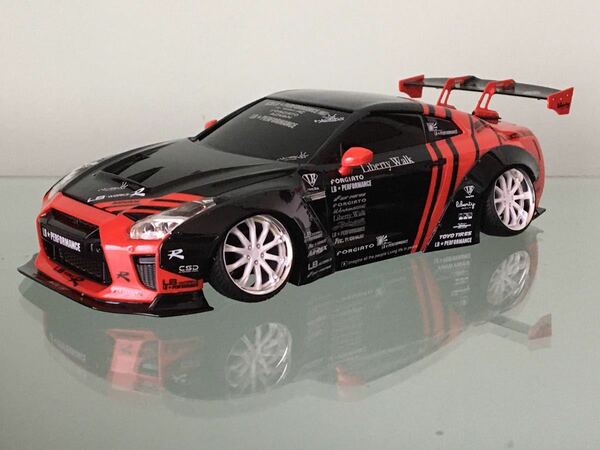 送料無料　1/24 プラモデル完成品　日産 GT-R R35 LB アドバンカラー リバティーウォーク アオシマ　Liberty Walk ADVAN NISSAN AOSIMA