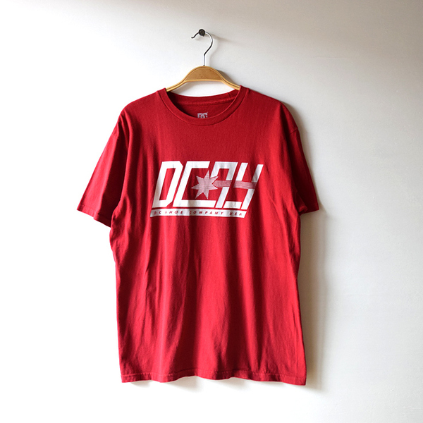 【送料無料】古着 DC SHOE COMPANY USA ロゴプリント DC クルーネック コットン Tシャツ メンズM BB0078