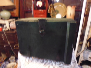 グリーンペンキ塗り木箱　　　レトロ　デイスプレイ　　収納　　店舗什器　　インテリア