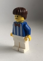 即決 新品　未使用　レゴ LEGO ミニフィグ　タウン　ニコ顔　ストライプシャツの男の子　ミニフィギュア 　シティ_画像2