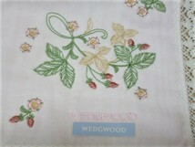 ウェッジウッド WEDGWOOD ワイルドストロベリー 刺繍 縁はレース ピンク 24cm×24cm ガーゼハンカチ W21_画像2