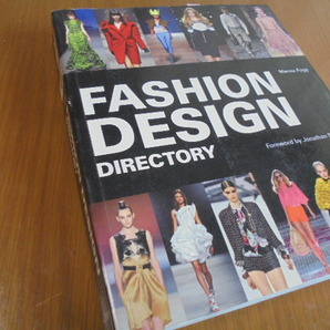 洋書ファッションデザイン　20世紀150人のプレイヤーたち　Fashion Design Directory　歴史　現代的な認識定義　素晴らしい写真集