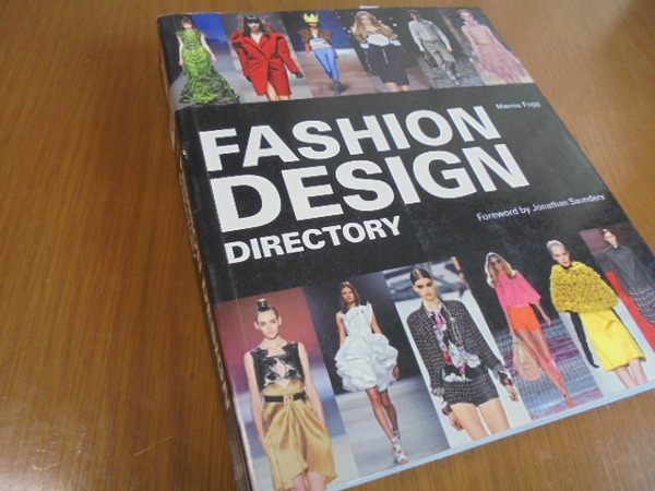 洋書ファッションデザイン　20世紀150人のプレイヤーたち　Fashion Design Directory　歴史　現代的な認識定義　素晴らしい写真集