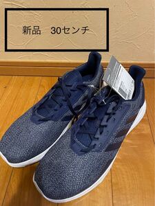 新品 30センチ 未使用品 大きいサイズ アディダス ランニングシューズ シンプル