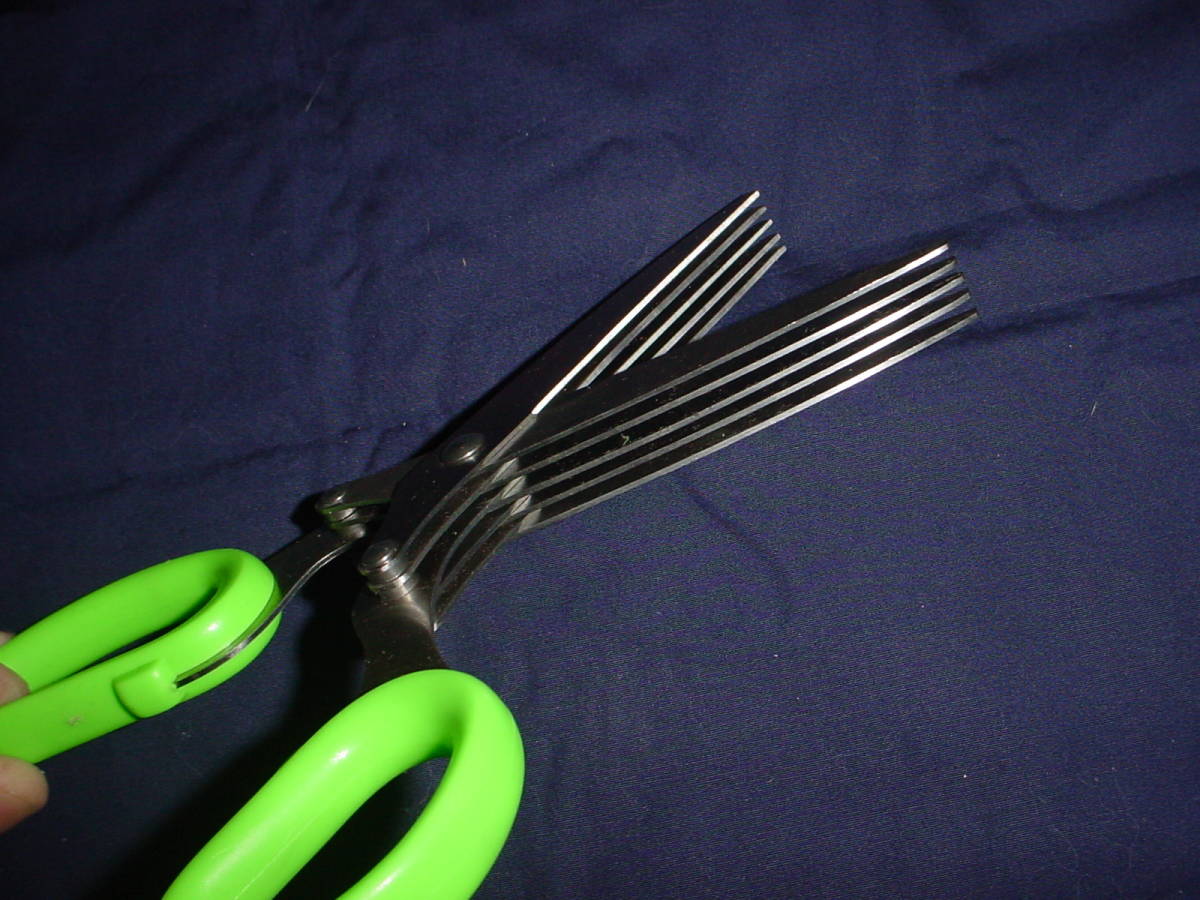 ◎ シュレッダーはさみ ステンレス5枚刃　緑色　送料無料！_サムネイル画像4