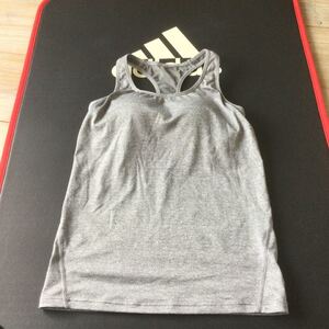 フィットネス用タンクトップ UNIQLO(3)