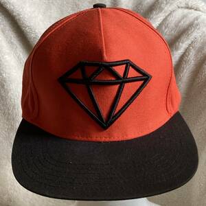 【DIAMOND SUPPLY CO. ダイヤモンド サプライ】ツートンカラーがオシャレなスナップバックキャップCAP帽子です!!size:大人用FREE 男女OK