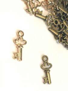 キーチャーム 金古美 カン付き 王冠 ハンドメイド ピアス イヤリング フェイクスイーツ レジン ネックレス メタルチャーム