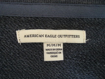 AMERICAN EAGLE OUTFITTERS アメリカンイーグル アウトフィッターズ トップス カットソー 丸首 半袖 紺 ネイビー 総柄 ヤシの木 Mサイズ_画像4