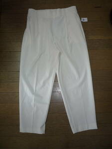  pants :GAP size is M white SLIM PULL ON