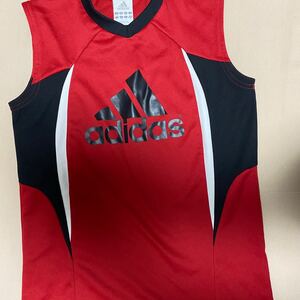 adidasのタンクトップ 150センチ