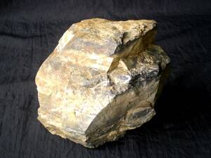 天然石　自然石　鑑賞石　堆積岩　飾り石　銘石　2.8kg