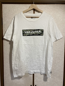 ★【YAKPAK：ヤックパック】迷彩ボックスロゴプリント 半袖Tシャツ sizeLL/ホワイト