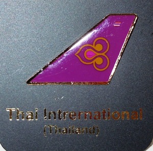 タイ航空　尾翼ピンバッジ