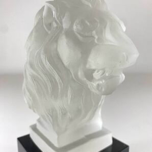 RED ASHAY LION レッド アッシェイ ライオン, Frosted Glass H.G.Ascher Ltd.Display Mounted on a Desna Black base.Art Deco Auto Mascot