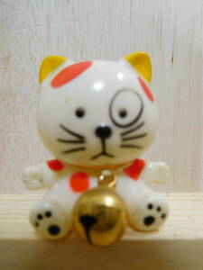 Y4-1S　置物　猫　ねこ　中古　高さ約3.7ｃｍ　(F2)