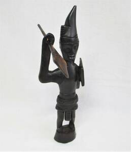 インドネシア 木彫り【槍を持った男】プリミティブ 人形 置物 木製 オブジェ アジア タイ バリ島 アフリカ 魔除け