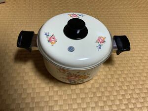 新品未使用 ホーロー両手鍋 22cm シロクマ