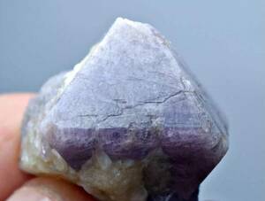 spinel purple natural stone crystal raw ore specimen . rock attaching afgani Stan production 118.65ct e-4