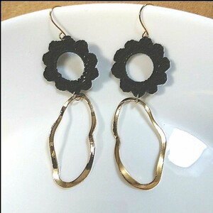 ハンドメイドレースモチーフピアス
