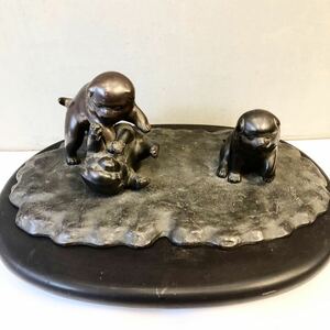 ★ 金工師 信安 作 銅器彫刻 三匹の狛犬 ブロンズ Ｗ36.2cm 台付属