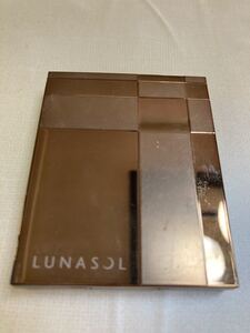 ルナソルアイシャドウ 値下げ