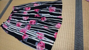 MISS J バラ 薔薇 縦ストライプ バイカラー 可愛い 花柄 スカート