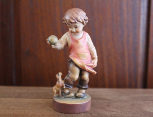 イタリア【DOLFI ドルフィー社 木製 フィギュリン】置物 ボウル遊び 少年と犬