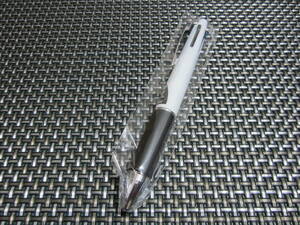 ☆限定カラー☆新品未使用☆三菱鉛筆 5機能 多機能ペン ジェットストリーム 4&1 0.5ボールペン 0.5シャープペン ホワイト