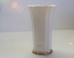 【N12R3520】陶磁器の白い花瓶　フラワーベース　花器　サイズ：外径15㎝×H24.5㎝　MAEBATA CHINA JAPAN
