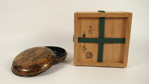  front edge spring ... water lacqering incense case wooden spring . also box tea utensils 