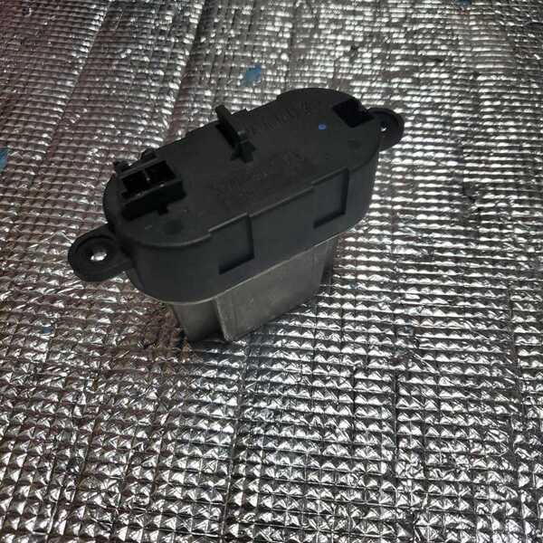 A-76 97~03年式 アルファロメオ156セレスピード ヒーター ブロワー ファン抵抗器 52466964-12v