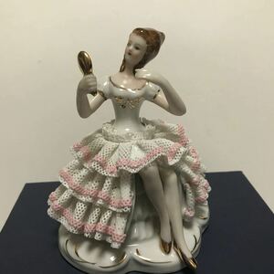 do man handcraft race doll hand-mirror . hold . woman beautiful goods with translation 