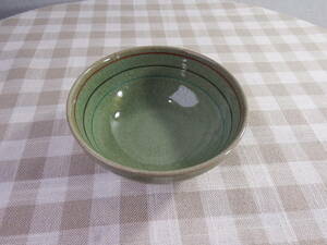 中古品　　九谷焼　錦泉　お茶碗　手描き　金箔　はねうさぎ