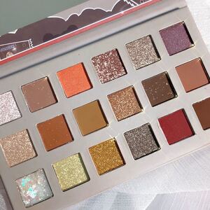 VONGEE 18色アイシャドウパレット クッキー