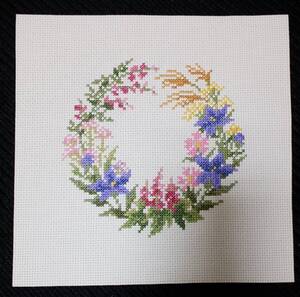 ハンドメイド■「刺繍 季節のクロスステッチ 9月秋の七草 リース」■壁飾りなどに