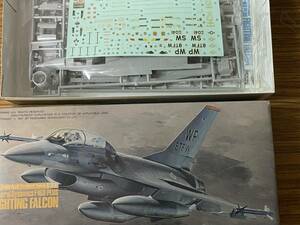 即決　未使用品・ハセガワ・1/72・F-16B・PLUSファイティング・ファルコン・プラモデル