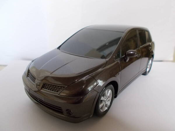 日産 ティーダ カラーサンプル 色見本 「アメジストグレー」