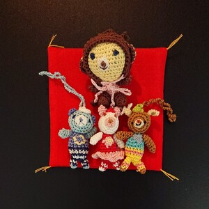 ハンドメイド あみぐるみ サルの着ぐるみを着たクマ・クマ・ウサギ・トナカイ 4点とミニ座布団セット