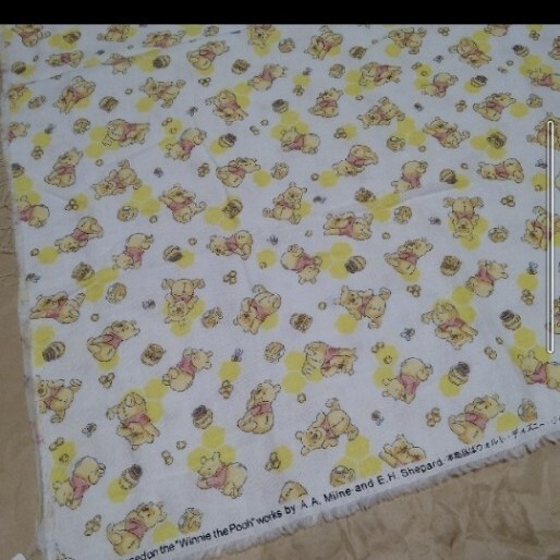 【新品】くまのプーさん 綿100% はぎれ 生地