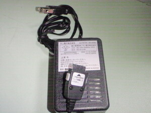 A05-38 ACアダプタ 出力DC5V　SR-0509J (サン電子)